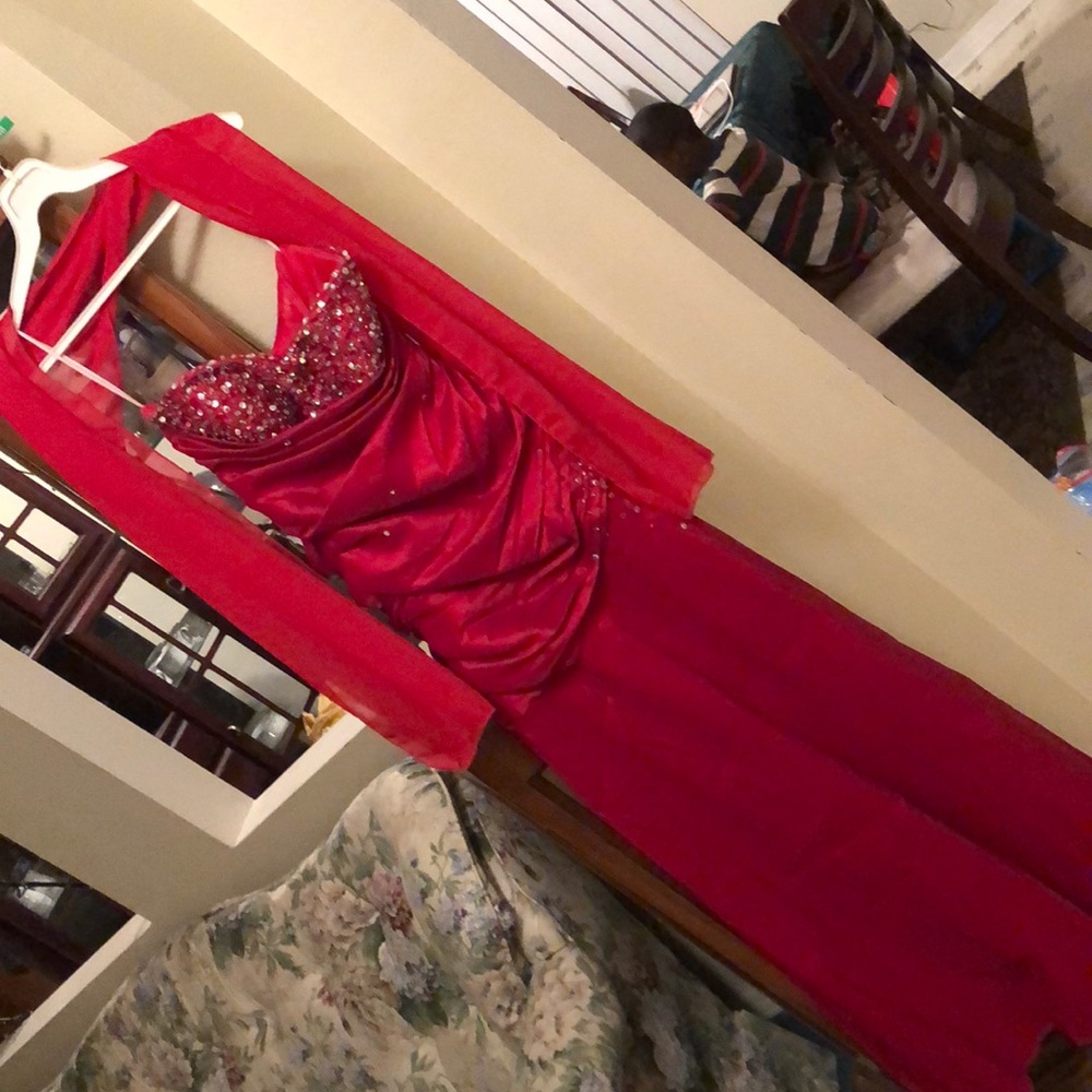 Long red sleeveless dress